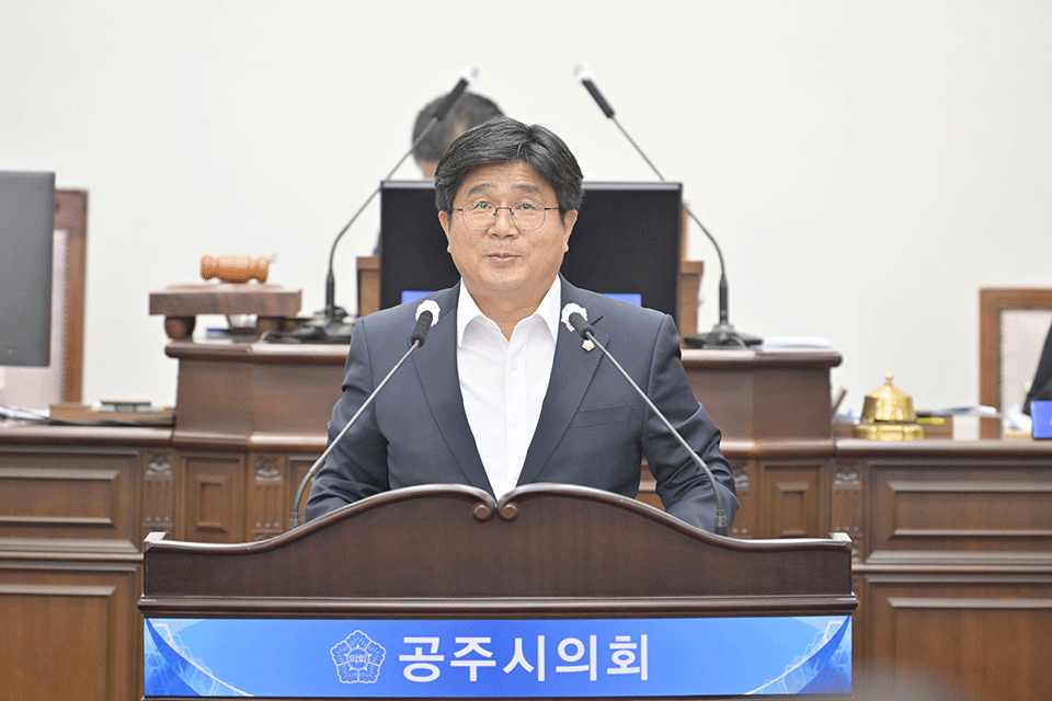김권한 의원이 3일 열린 제242회 임시회에서 5분 발언을 하고 있다.
