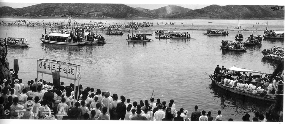 1955년 4월 22일 백마강에서 거행된 수륙재(제1회 백제문화제)