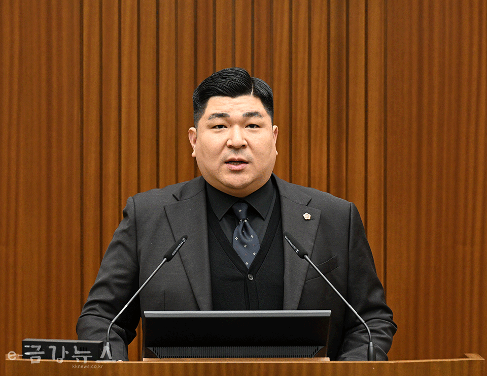 김영현 의원(반곡·집현·합강동)이 5일 제87회 임시회 2차 본회의에서 5분발언을 하고 있다.