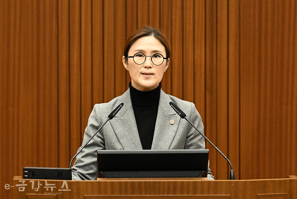 세종시의회 김현미 의원이 5일 열린 제88회 임시회 1차 본회의에서 5분 발언을 하고 있다.