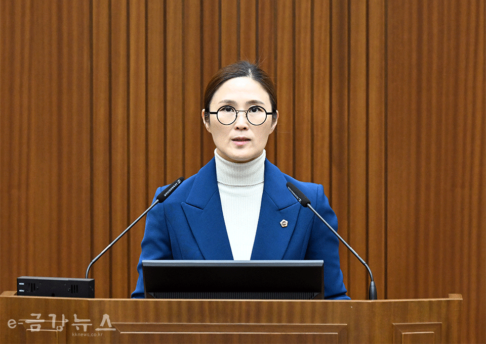 김현미 의원이 6일 제88회 임시회 2차 본회의에서 5분 발언을 하고 있다.
