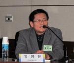 임영진(전남대학교)교수가 공주 송산리 D지구 적석유구의 성격 검토 주제로 발표를 했다.