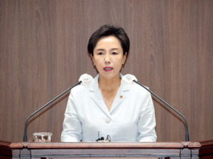박미옥 의원이 25일 제346회 임시회 2차 본회의에서 5분 발언을 하고 있다.