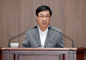 박기영 의원이 7일 제347회 임시회 제1차 본회의에서 5분발언을 하고 있다.