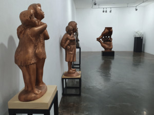 박찬홍 첫 번째 개인전 ‘삶-처음소통의 조각들’ 전시장 전경