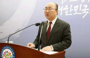 김기영 행정부지사가 28일 기자회견을 하고 있다.