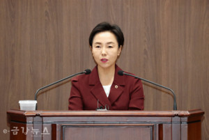 충남도의회 박미옥 의원이 2일 열린 제349회 임시회 2차 본회의에서 5분 발언을 하고 있다.
