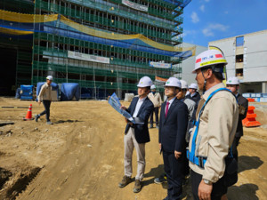 김하균 행정부시장이 22일 세종공동캠퍼스를 방문해 현장점검을 하고 있다.